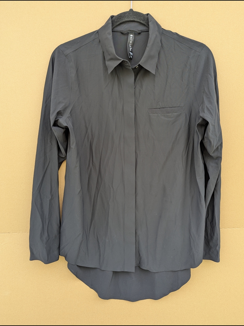 Athleta Urbanite Top Black Long Sleeve Button Up High Low Hem Technical Shirt XS